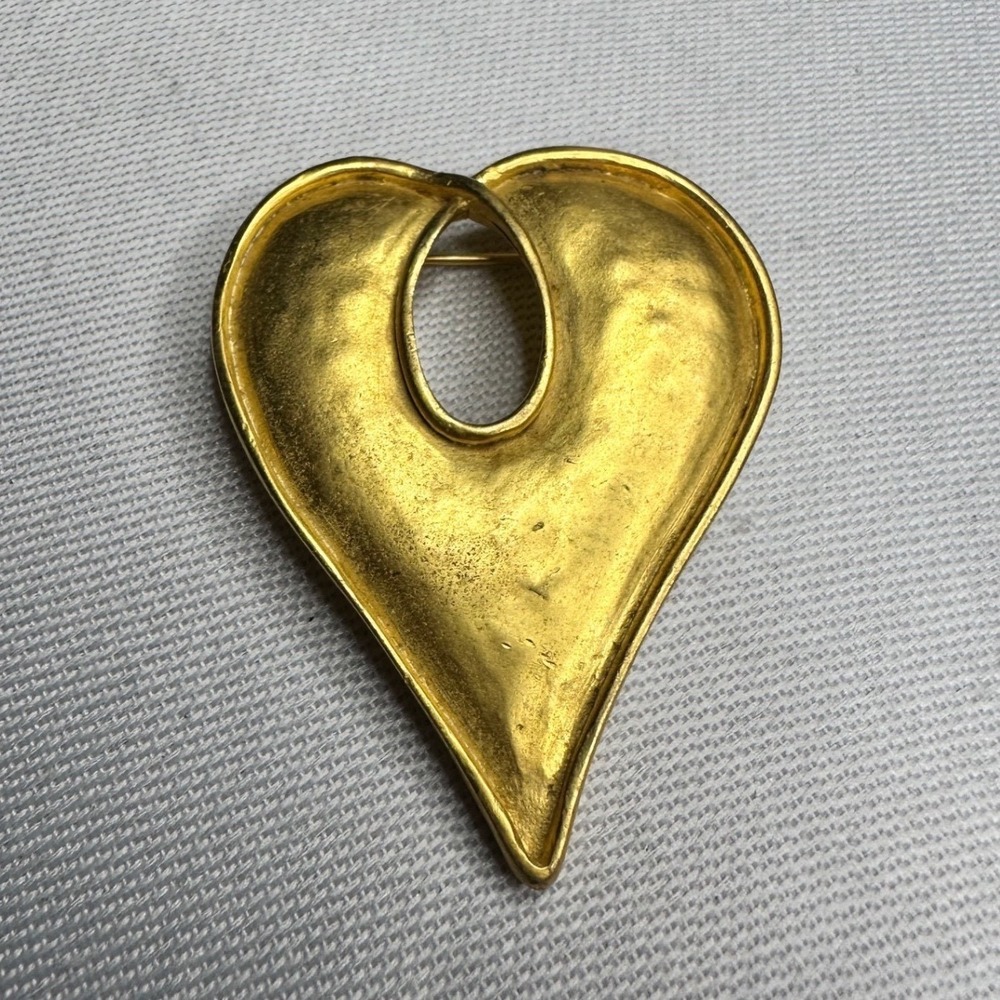 Gold Tone Heart Shaped‎ Brooch